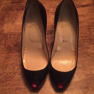 Christian Louboutin Size 7 (37)